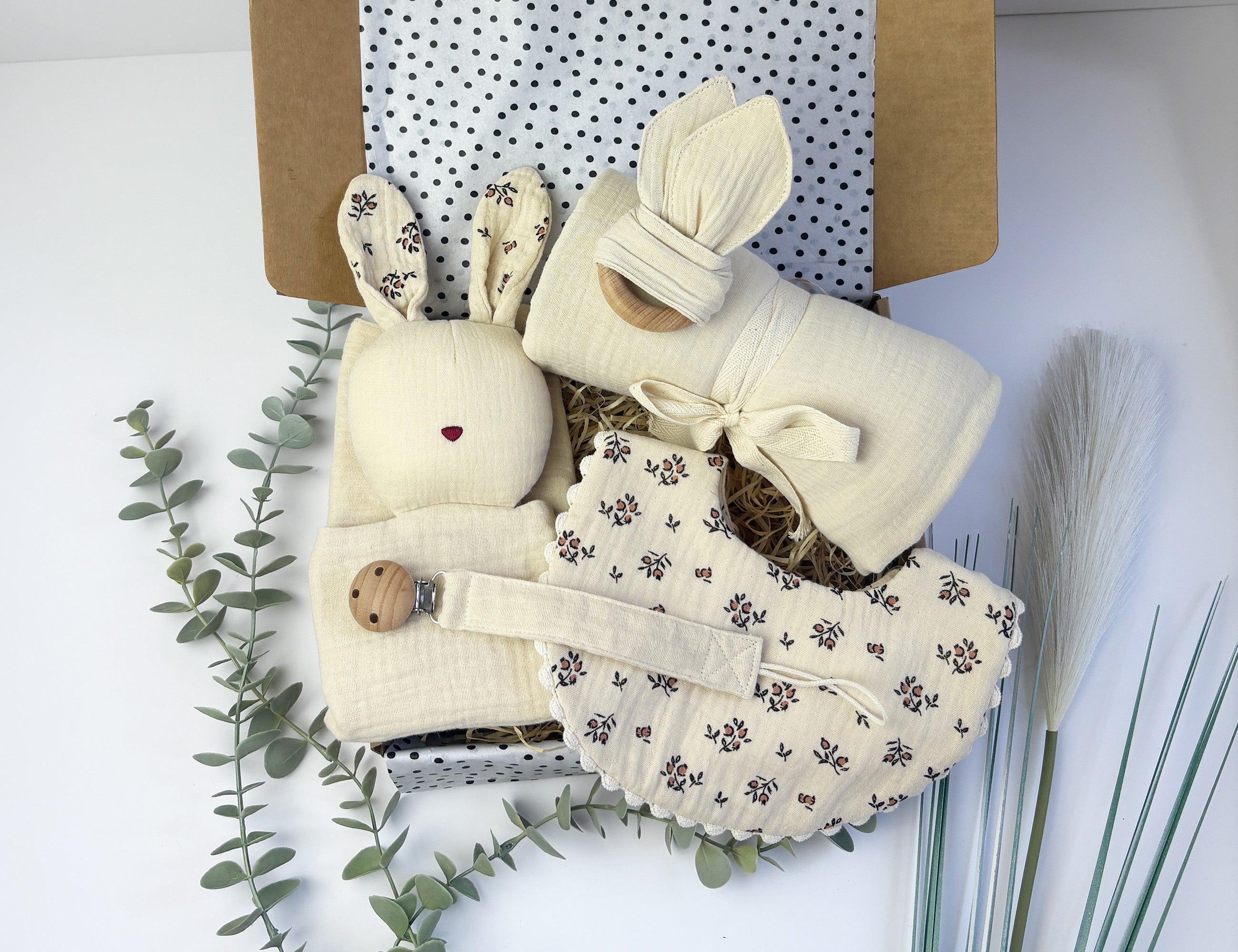 Cream 5 piece luxury baby gift set in gift box with bow - 1