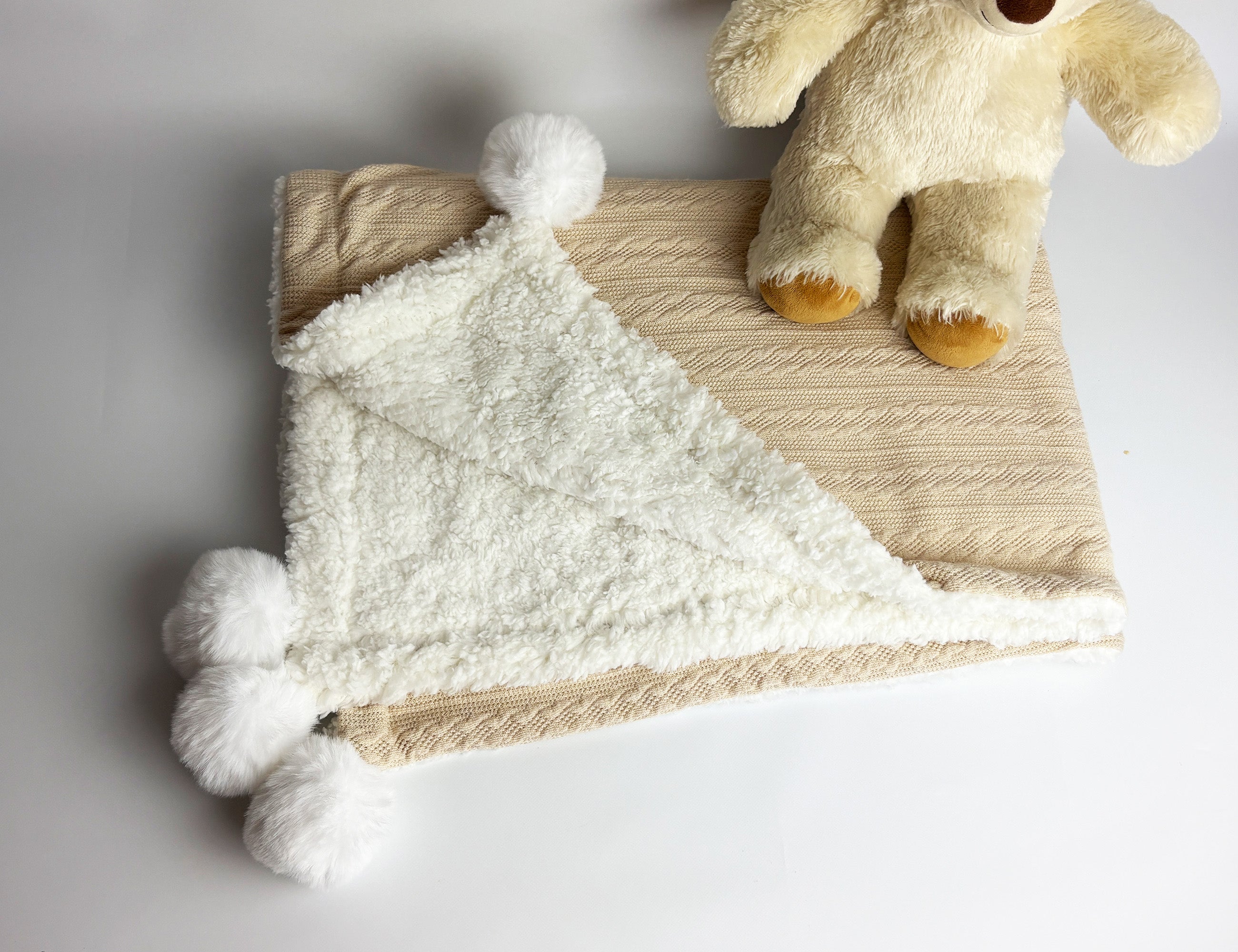 Cream baby blanket with name personalistion 2