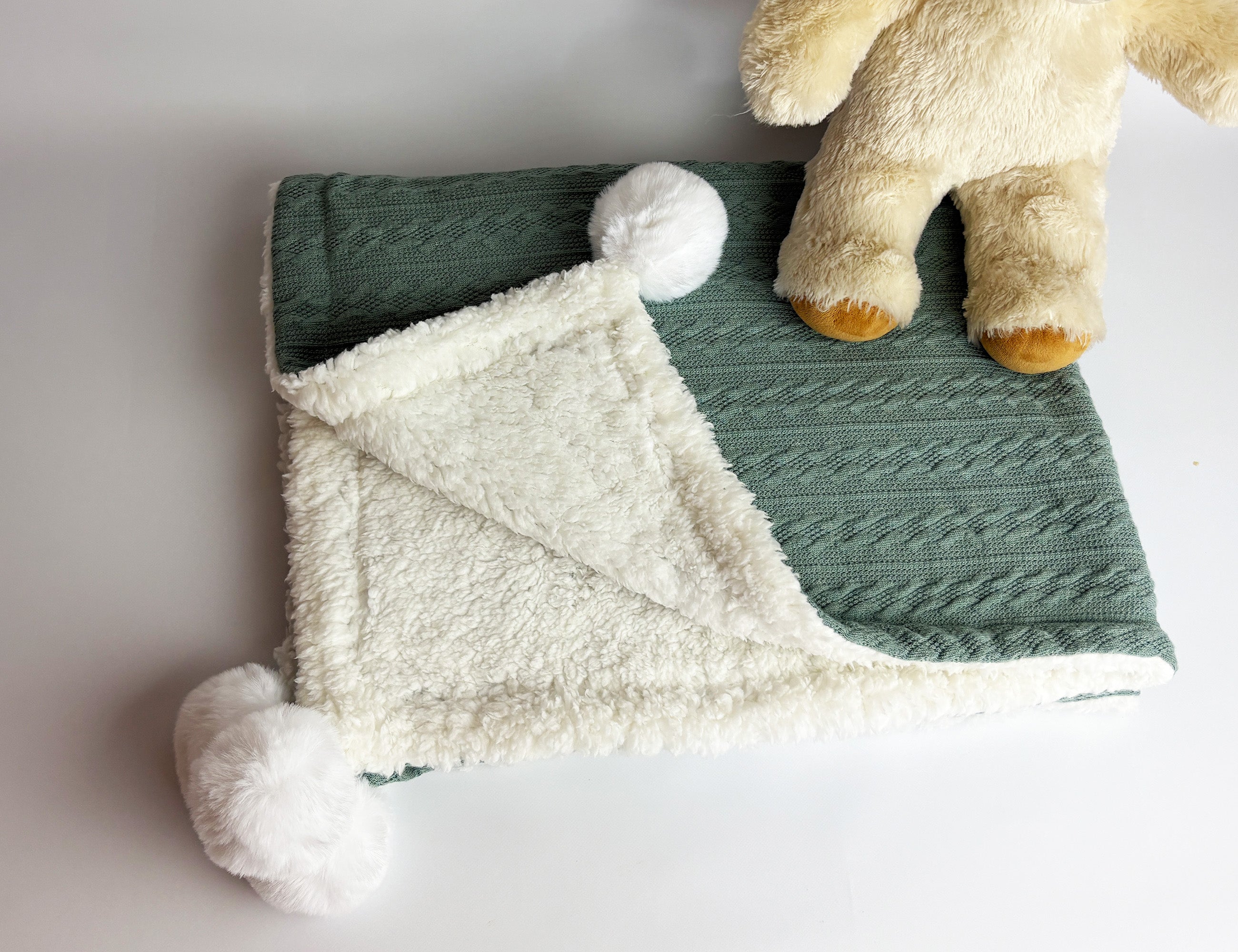 Green baby blanket with name personalisation 2