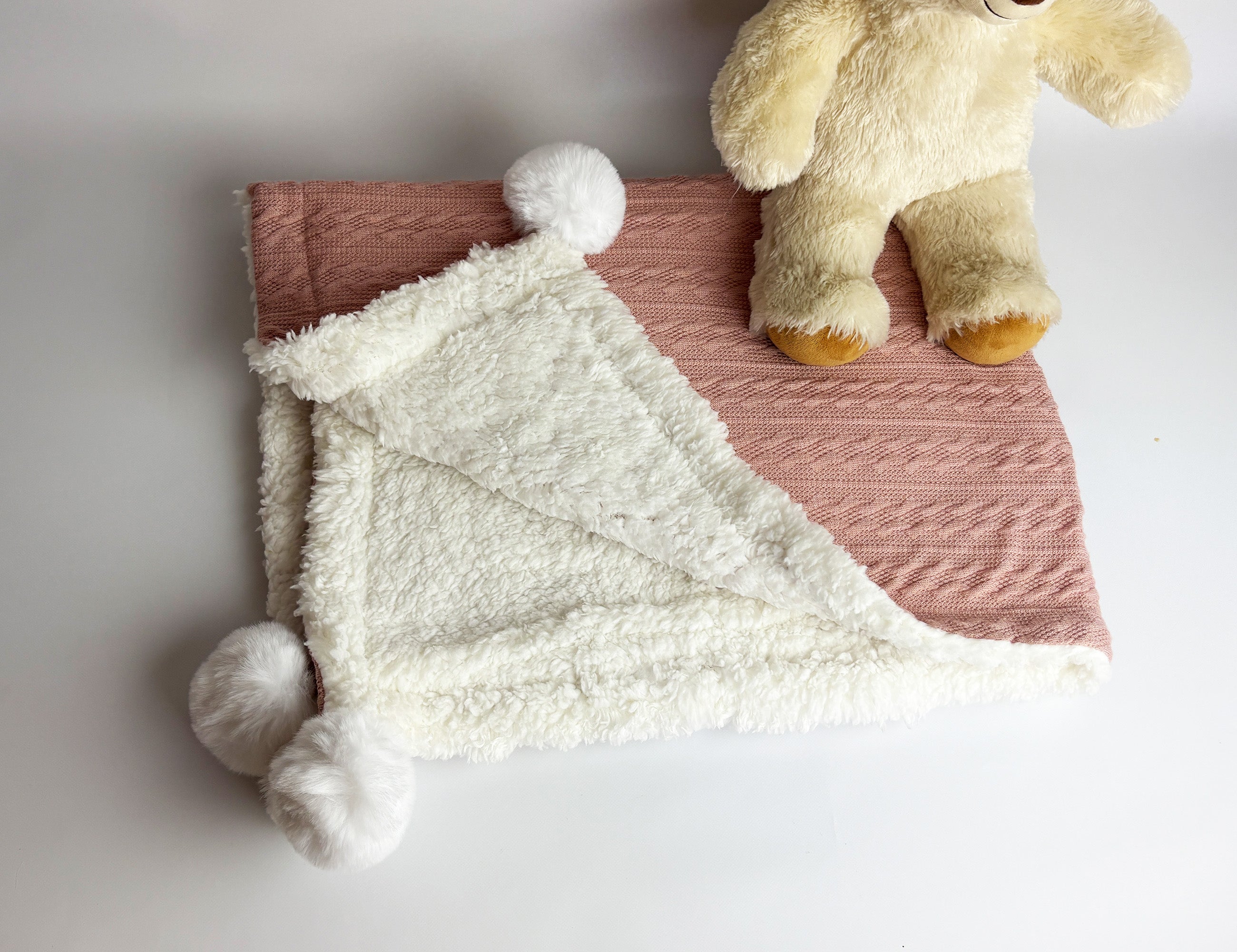 Pink baby blanket with name personalisation 2