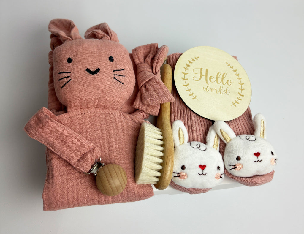 Blush pink Baby gift set with name personalisation - With gift box and bow 3
