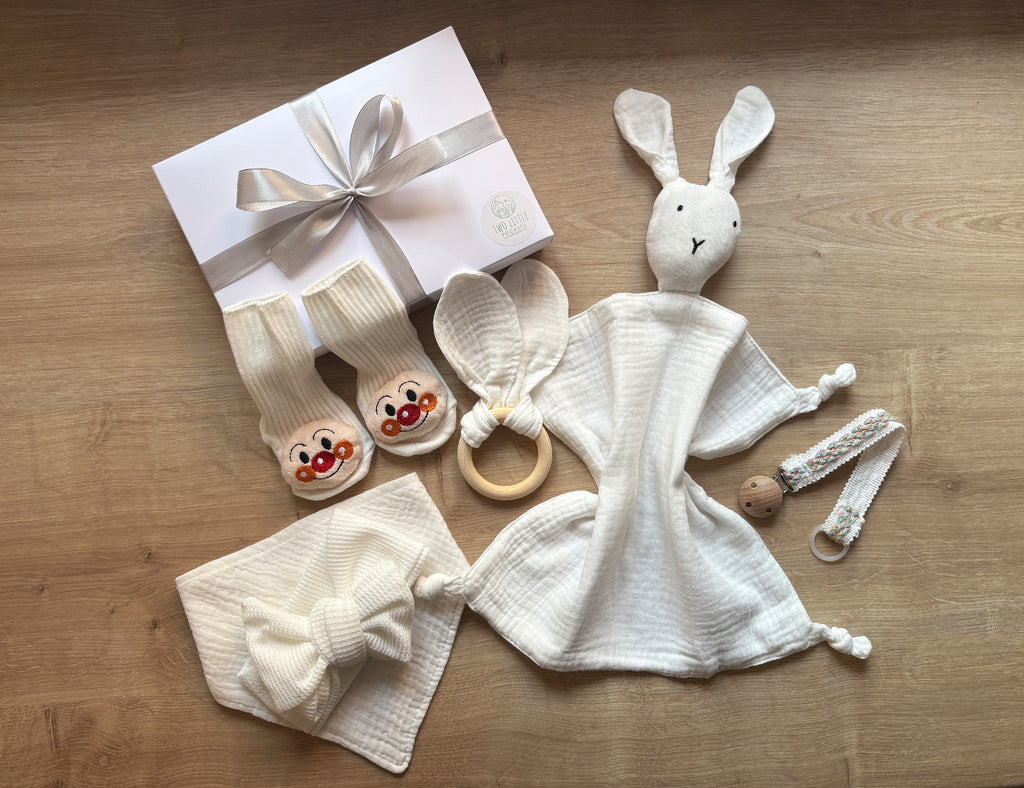 White Baby gift set with name personalisation - With gift box and bow