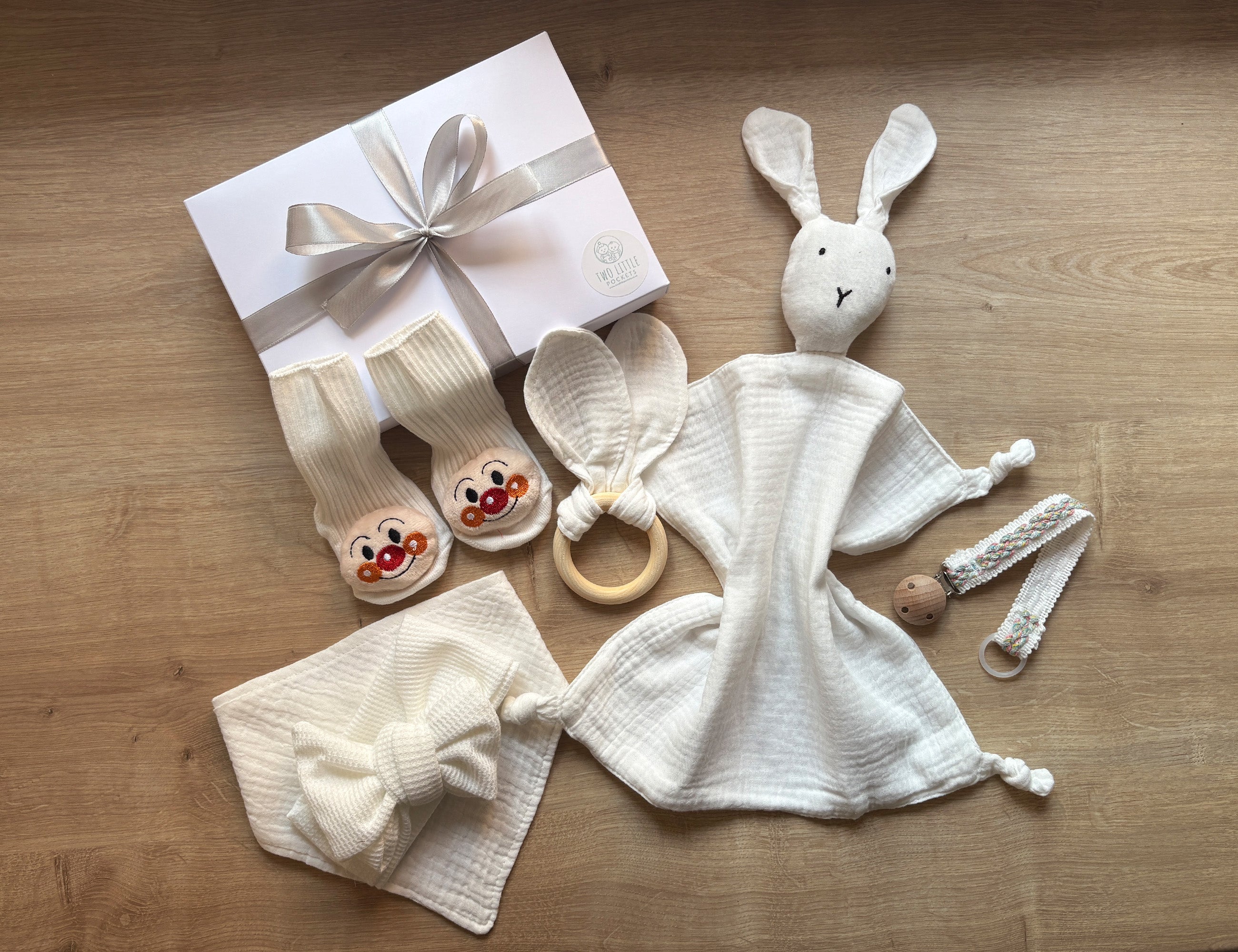 White Baby gift set with name personalisation - With gift box and bow