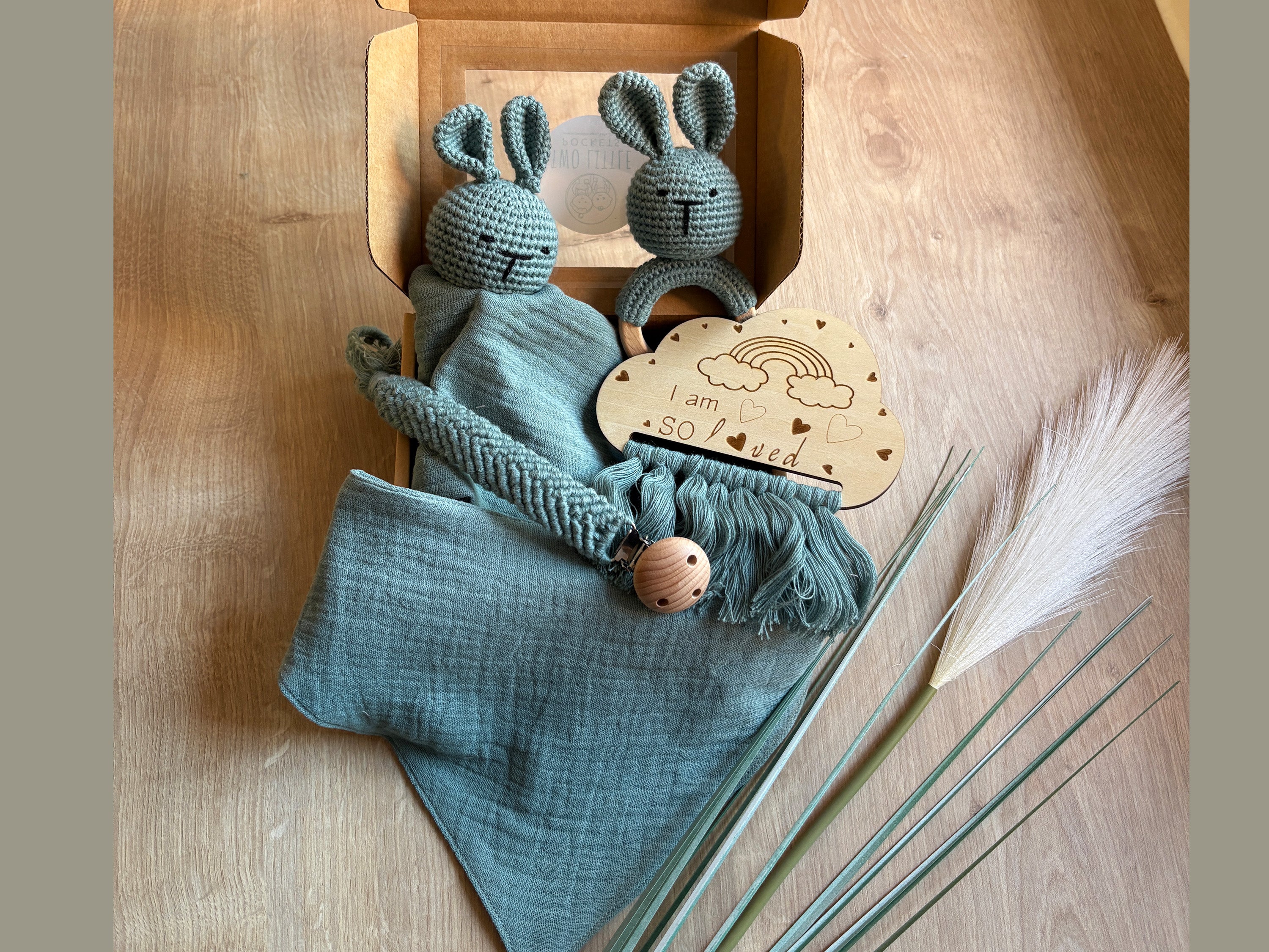Green 5 piece baby gift set. Baby shower present in gift box - 1