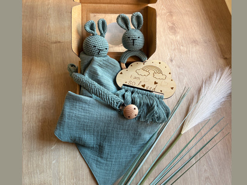 Green 5 piece baby gift set. Baby shower present in gift box - 1