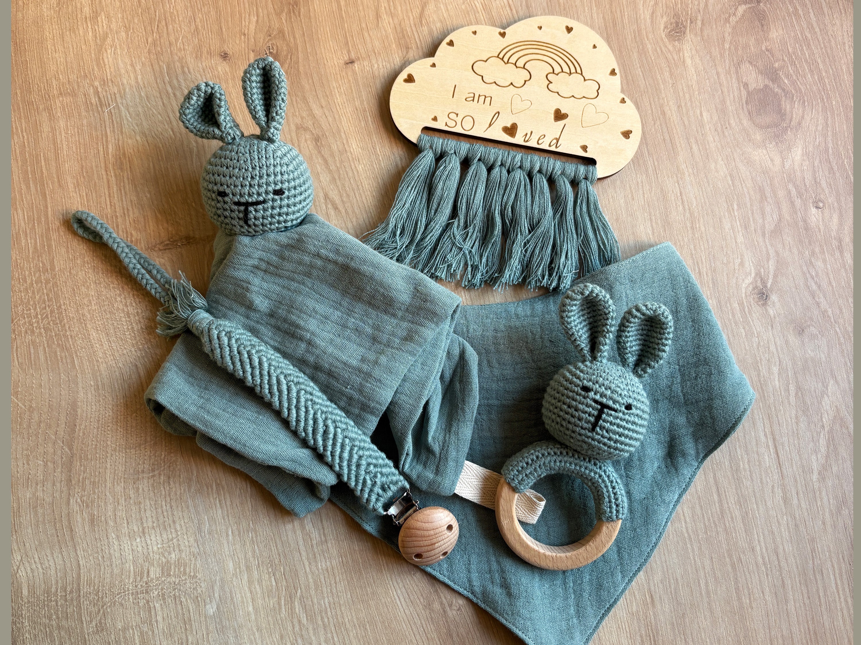 Green 5 piece baby gift set. Baby shower present in gift box - 2