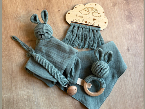 Green 5 piece baby gift set. Baby shower present in gift box - 2