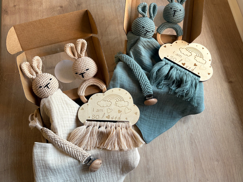 Cream 5 piece baby gift set. Newborn present in gift box - 4