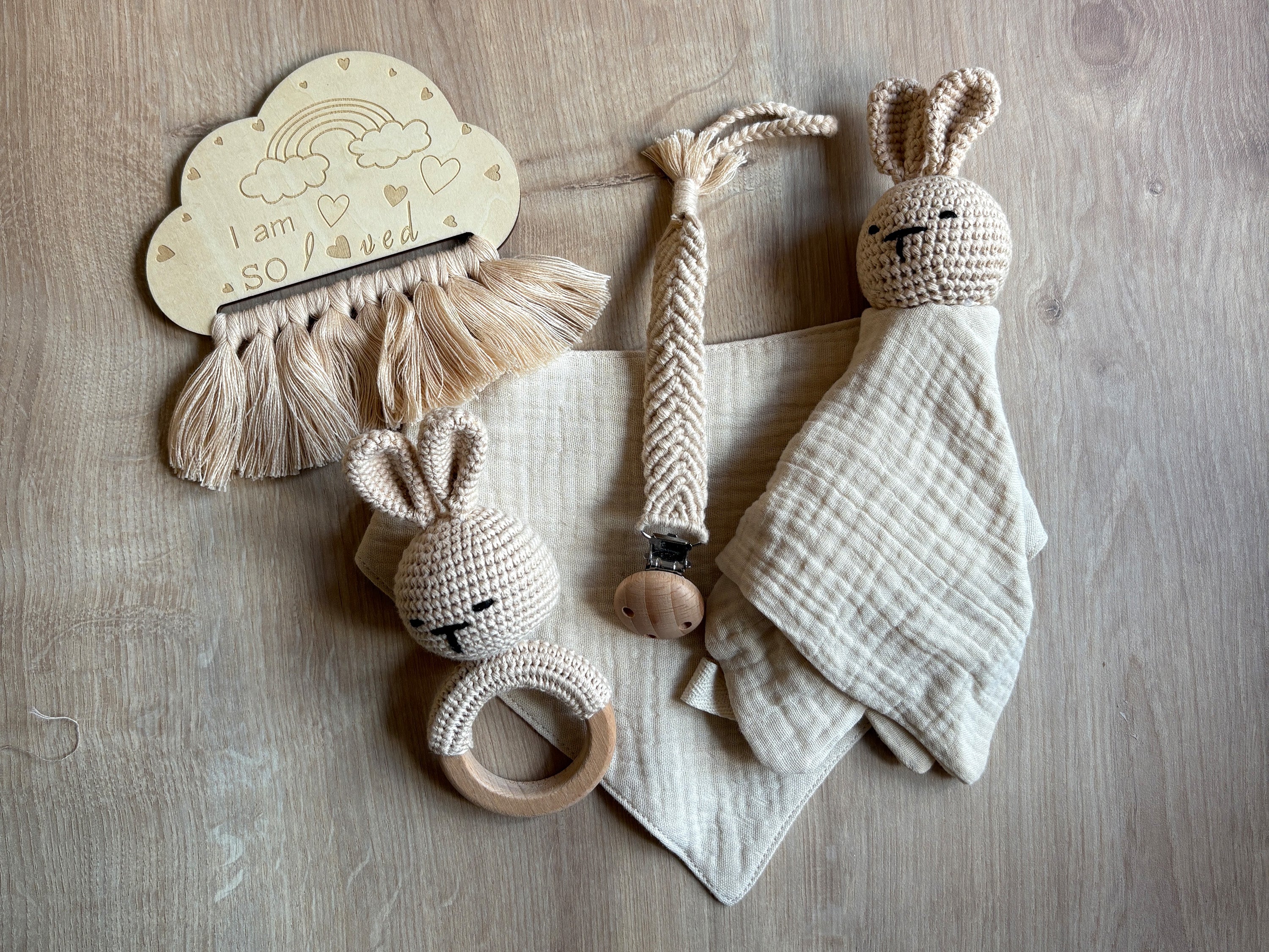 Cream 5 piece baby gift set. Newborn present in gift box - 2